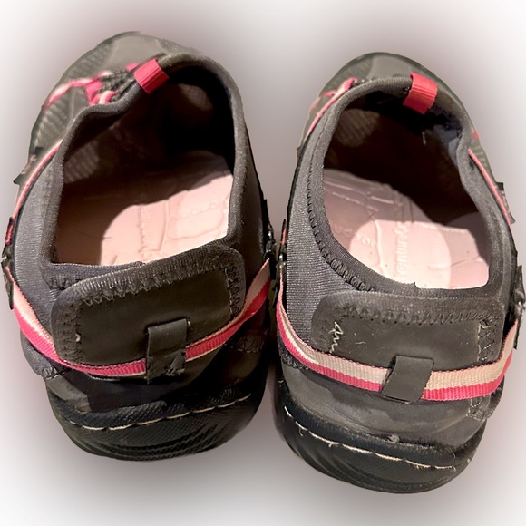 Jeep J-41 Charcoal Tahoe Sneakers with pink accents.  Sz:8.5 Super Cute! - Picture 2 of 8